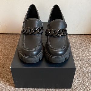 Madden Girl, Black Leather, chain like buckle detail on front, size 7.5W